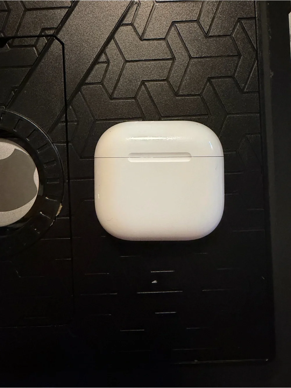 Apple Air Pods 4 (case and left ear pod only )